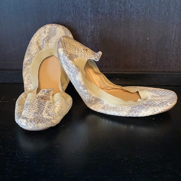 Yosi Samara foldable ballet flat Size 8
